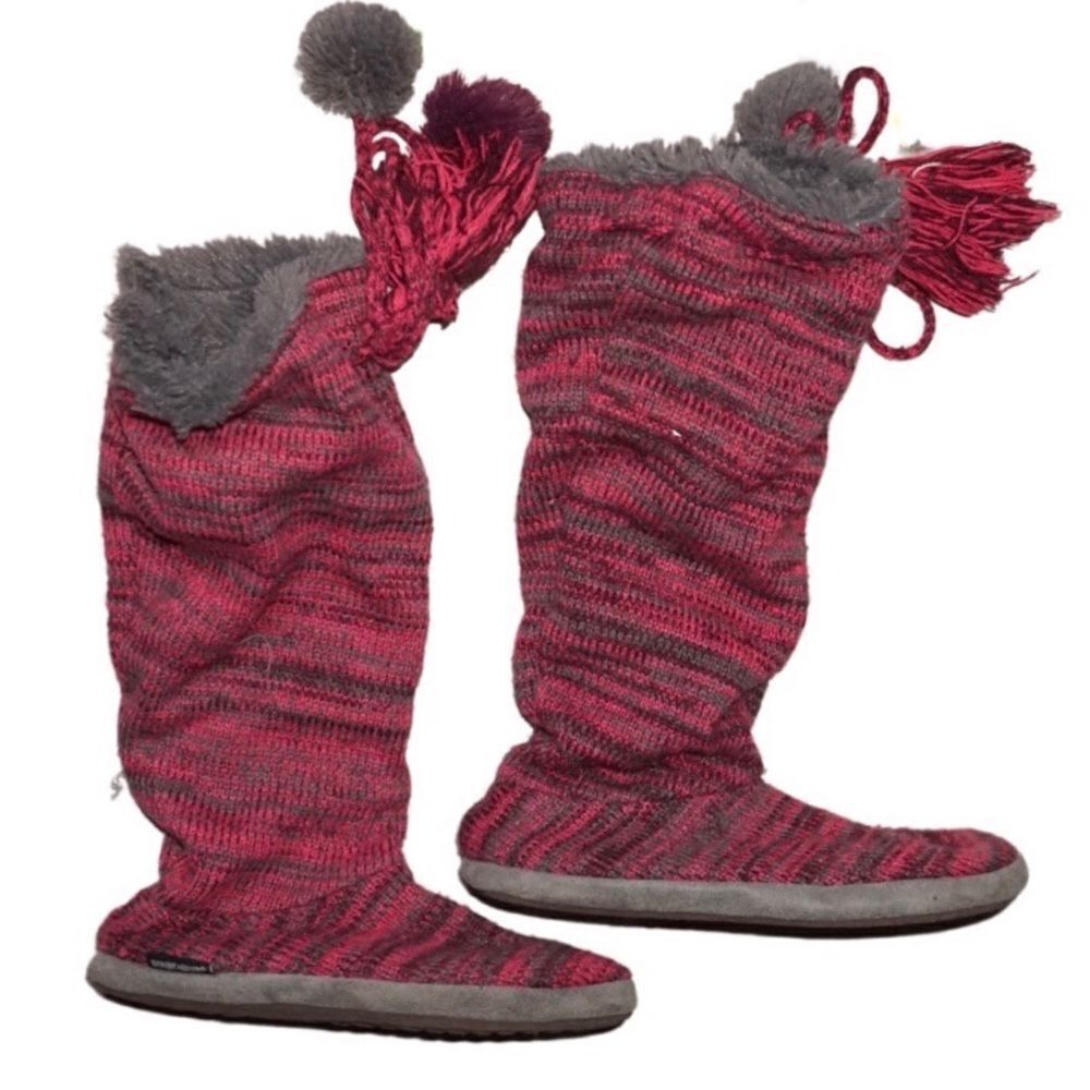Muk Luks Tall Red Slippers, Size Small 5/6